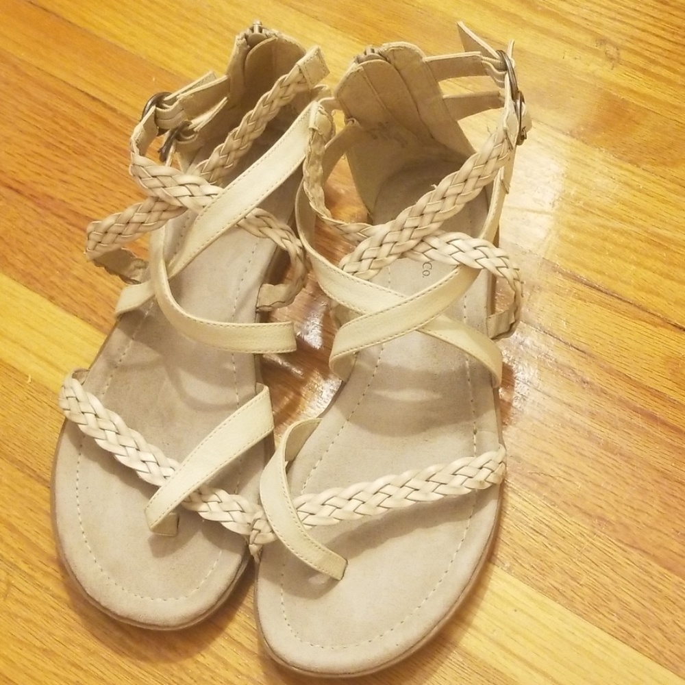 White Bass&Co gladiator sandals